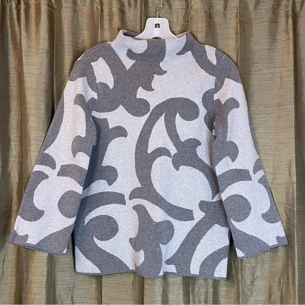 Chico's Women's Size 0 (US S) Gray/White 1/4 Zipback Pullover 3/4 Sleeve Sweater